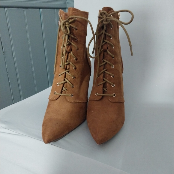 POINTED TOE BLOCK HEEL BOOTIES MILANO-1 BY LILIANA - Picture 5 of 5